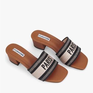 STUNAHOME Women's Tan and Black Slide Sandals size 7.